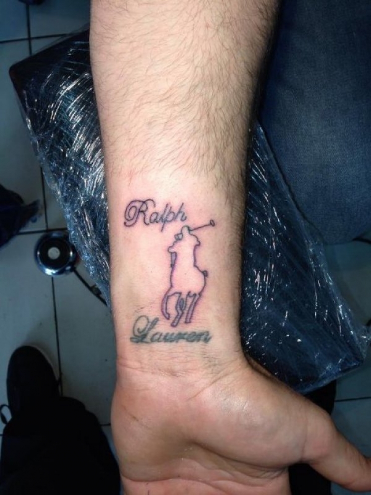 Illustration de l'article : Top 8 tattoo fails that were covered up the best! The work of a true artist!