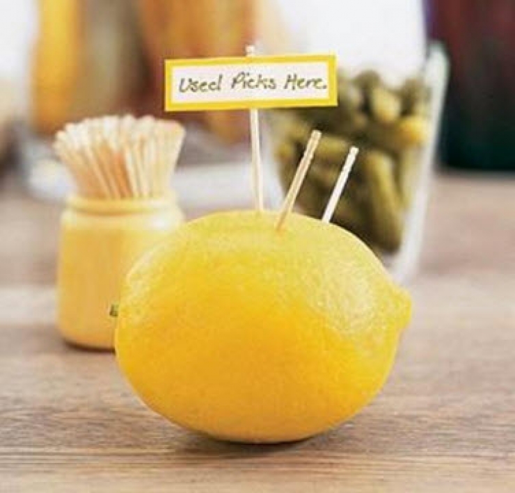 Illustration de l'article : Put 4 toothpicks in a potato like this, a trick that I would’ve liked to have known before!