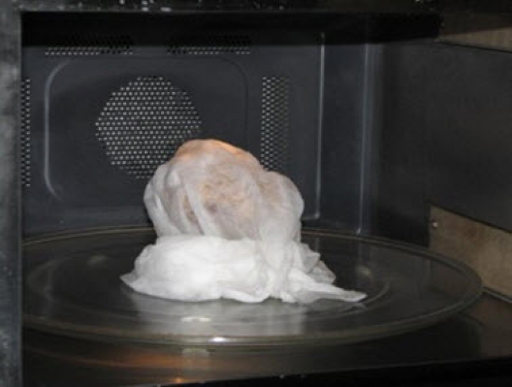 Illustration de l'article : Put 4 toothpicks in a potato like this, a trick that I would’ve liked to have known before!