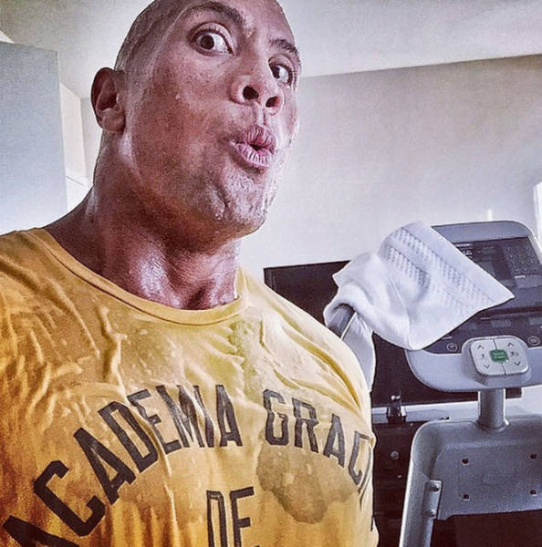 Illustration de l'article : The 17 coolest photos of Dwayne Johnson posted on Instagram