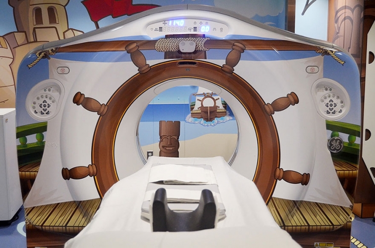 Illustration de l'article : To reassure the sick children, this hospital has brought a few modifications to its scanner!