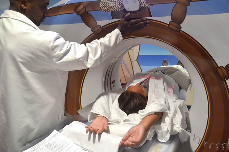 Illustration de l'article : To reassure the sick children, this hospital has brought a few modifications to its scanner!