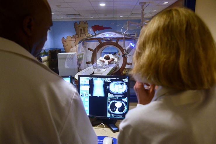 Illustration de l'article : To reassure the sick children, this hospital has brought a few modifications to its scanner!