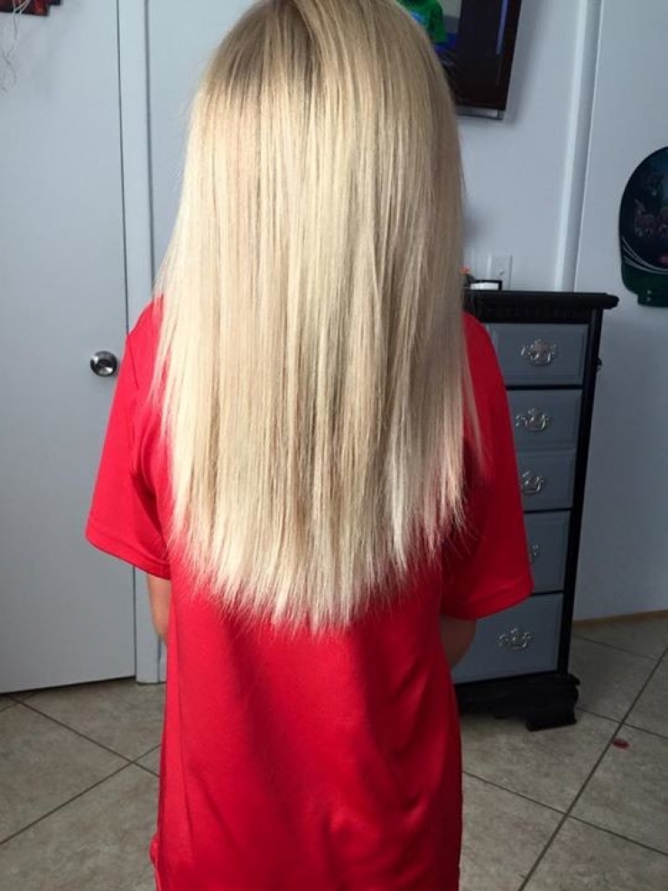 Illustration de l'article : People insulted him by calling him a girl for two years because of his long hair. However, he had an admirable reason for not getting it cut!