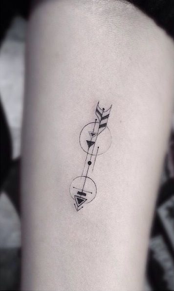 Illustration de l'article : The top geometric tattoos: 13 tattoos created by Dr. Woo