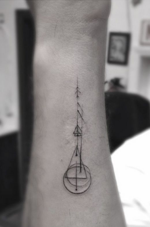 Illustration de l'article : The top geometric tattoos: 13 tattoos created by Dr. Woo