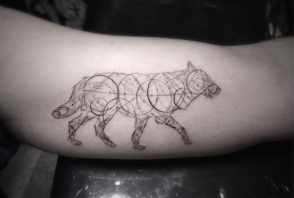 Illustration de l'article : The top geometric tattoos: 13 tattoos created by Dr. Woo