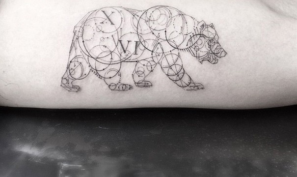 Illustration de l'article : The top geometric tattoos: 13 tattoos created by Dr. Woo