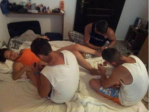 Illustration de l'article : The 13 worst pictures of guys who have fallen into the Friendzone forever