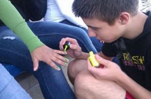 Illustration de l'article : The 13 worst pictures of guys who have fallen into the Friendzone forever