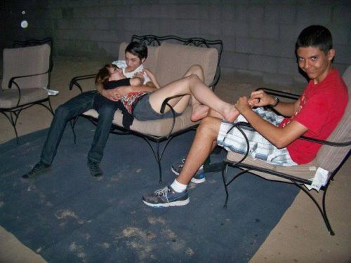 Illustration de l'article : The 13 worst pictures of guys who have fallen into the Friendzone forever