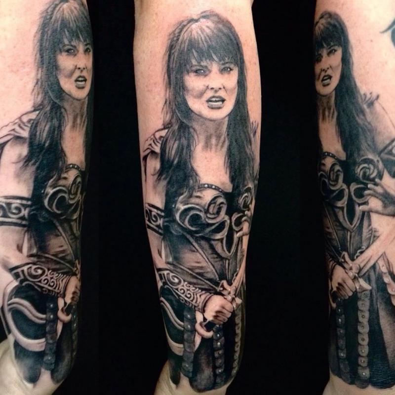 Illustration de l'article : 18 tattoos from the 90s that are totally outdated today!