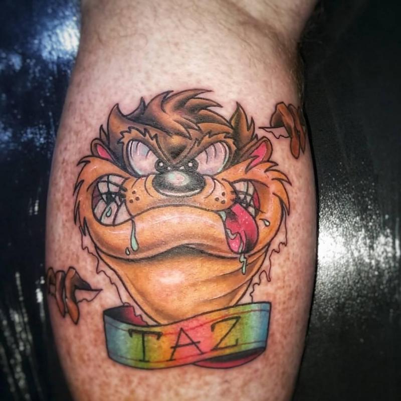 Illustration de l'article : 18 tattoos from the 90s that are totally outdated today!