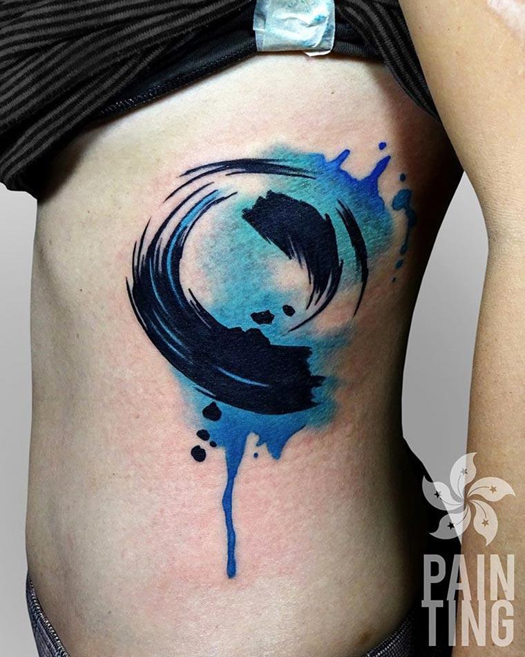Illustration de l'article : An original tattoo? Here are 24 abstract tattoos selected just for you!