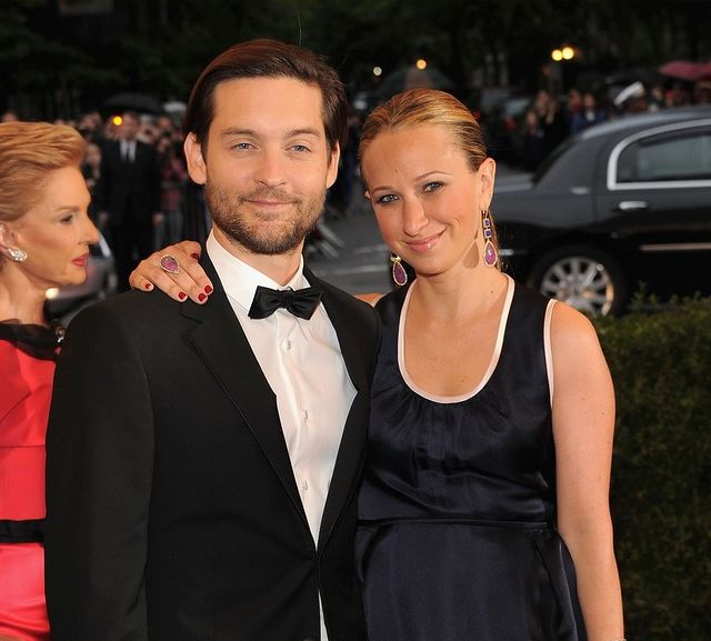 Illustration de l'article : 18 celebrities who are married to common everyday people