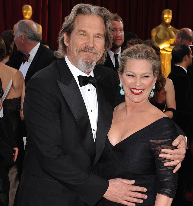 Illustration de l'article : 18 celebrities who are married to common everyday people