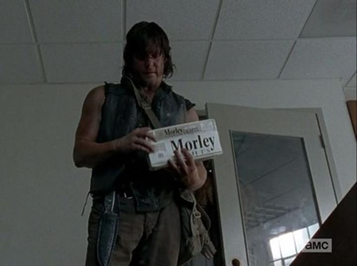 Illustration de l'article : 11 little secrets hidden throughout the episodes of “The Walking Dead”! Which one makes you think your eyes are playing tricks on you?