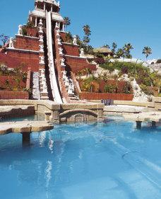 Illustration de l'article : The 15 most mind-blowing water slides in the world!