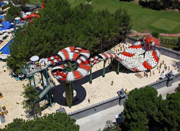 Illustration de l'article : The 15 most mind-blowing water slides in the world!