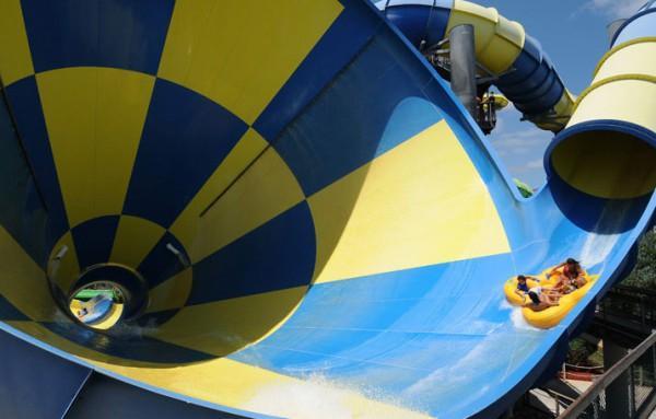 Illustration de l'article : The 15 most mind-blowing water slides in the world!