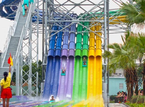 Illustration de l'article : The 15 most mind-blowing water slides in the world!