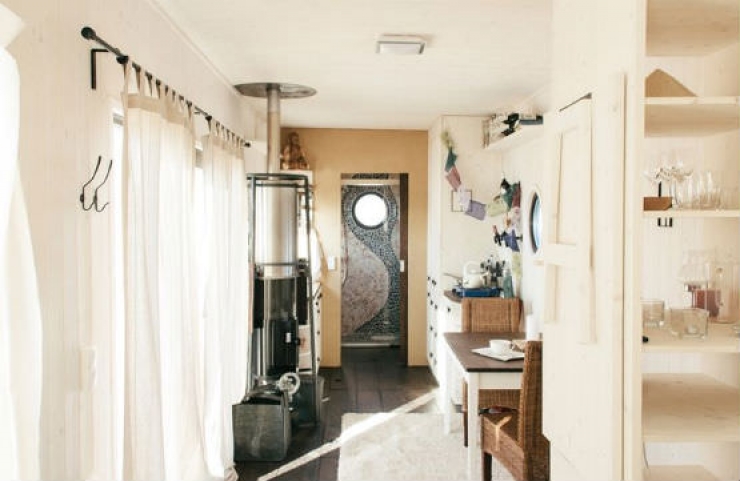 Illustration de l'article : A mobile home that cozy, economical, and good for the environment, all at the same time? Yes, it really does exist!