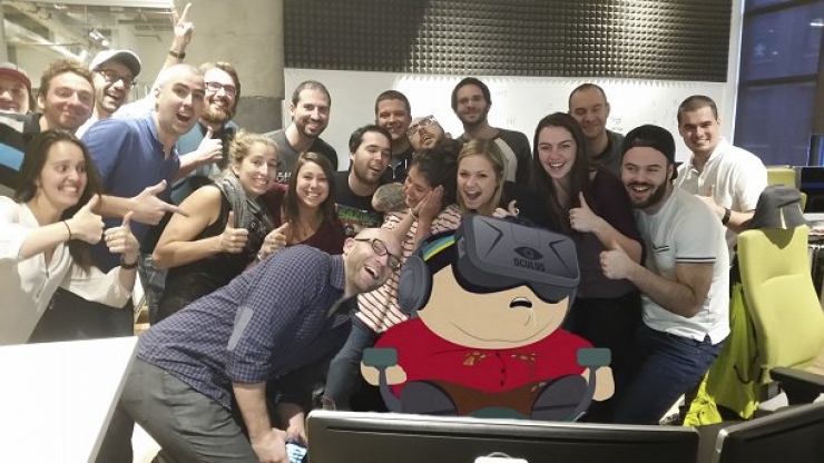 Illustration de l'article : He falls asleep at work and his colleagues take a photo that's quickly going viral! But when internet users add their touch...