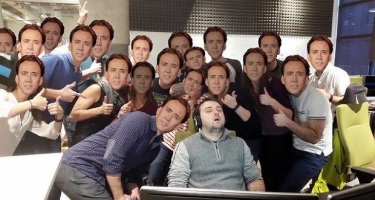 Illustration de l'article : He falls asleep at work and his colleagues take a photo that's quickly going viral! But when internet users add their touch...