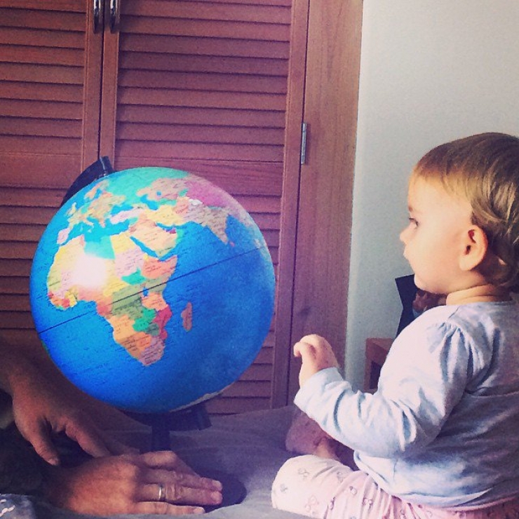 Illustration de l'article : She left to tour the world with her little 10-week old girl on her back... Some beautiful shots!