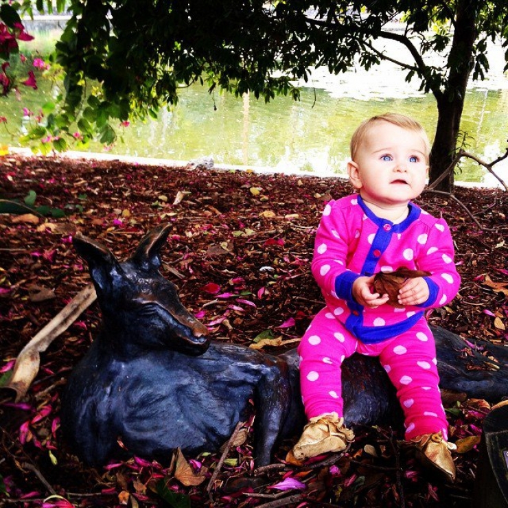 Illustration de l'article : She left to tour the world with her little 10-week old girl on her back... Some beautiful shots!