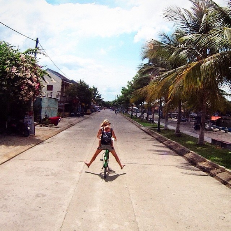 Illustration de l'article : She left to tour the world with her little 10-week old girl on her back... Some beautiful shots!