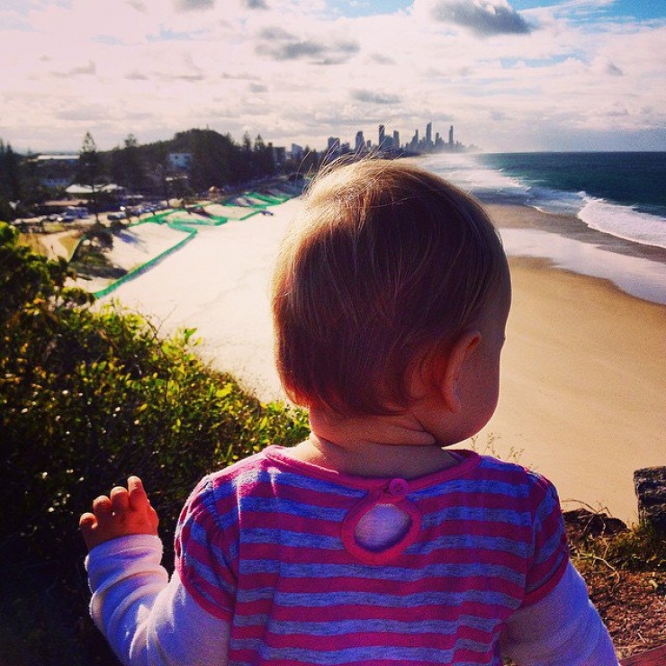 Illustration de l'article : She left to tour the world with her little 10-week old girl on her back... Some beautiful shots!