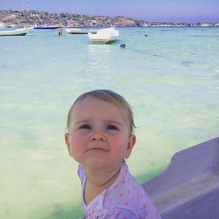 Illustration de l'article : She left to tour the world with her little 10-week old girl on her back... Some beautiful shots!