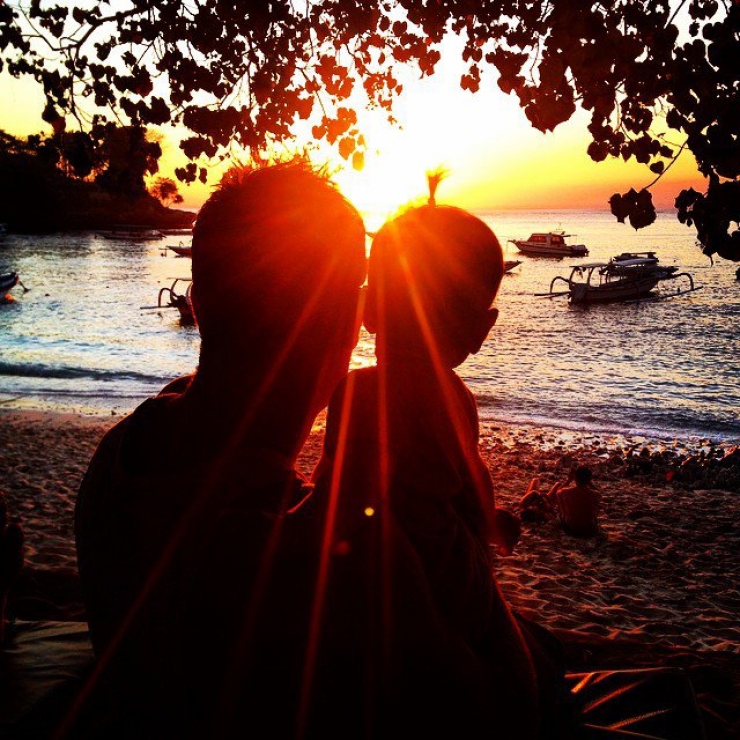 Illustration de l'article : She left to tour the world with her little 10-week old girl on her back... Some beautiful shots!