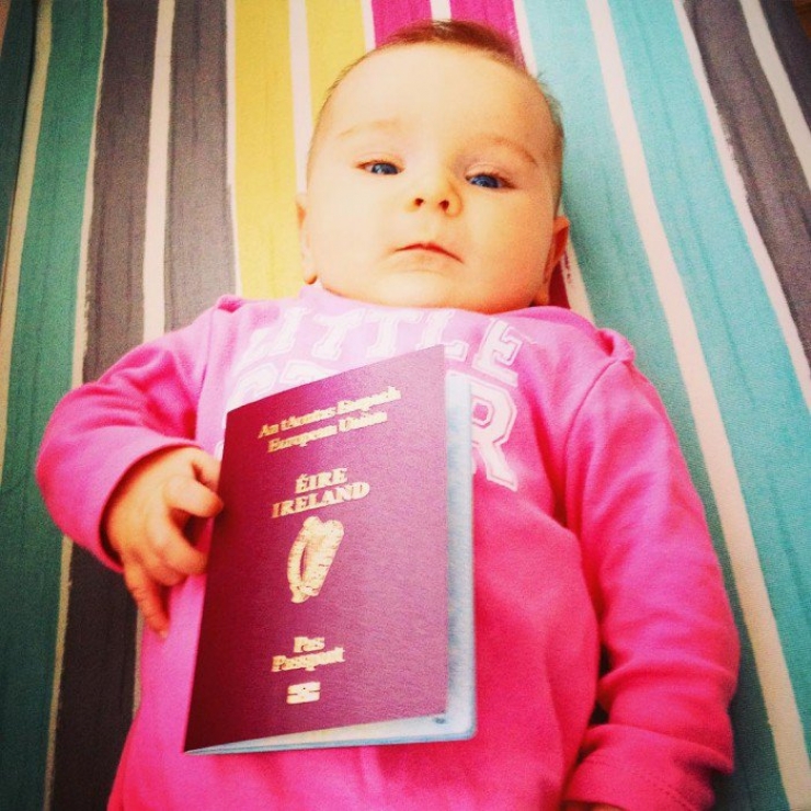 Illustration de l'article : She left to tour the world with her little 10-week old girl on her back... Some beautiful shots!