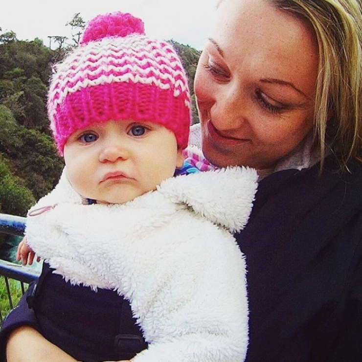 Illustration de l'article : She left to tour the world with her little 10-week old girl on her back... Some beautiful shots!