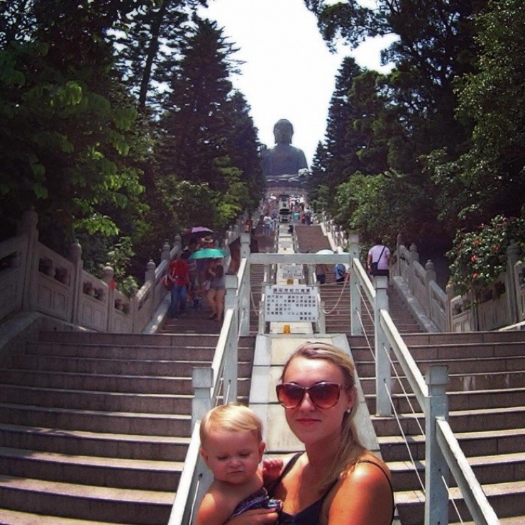 Illustration de l'article : She left to tour the world with her little 10-week old girl on her back... Some beautiful shots!