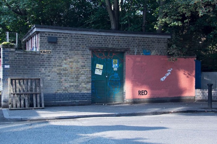 Illustration de l'article : For a year, a graffiti artist and a wall washer have been at war... Hilarious pictures!