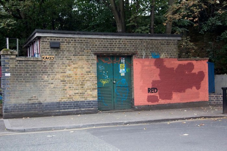 Illustration de l'article : For a year, a graffiti artist and a wall washer have been at war... Hilarious pictures!
