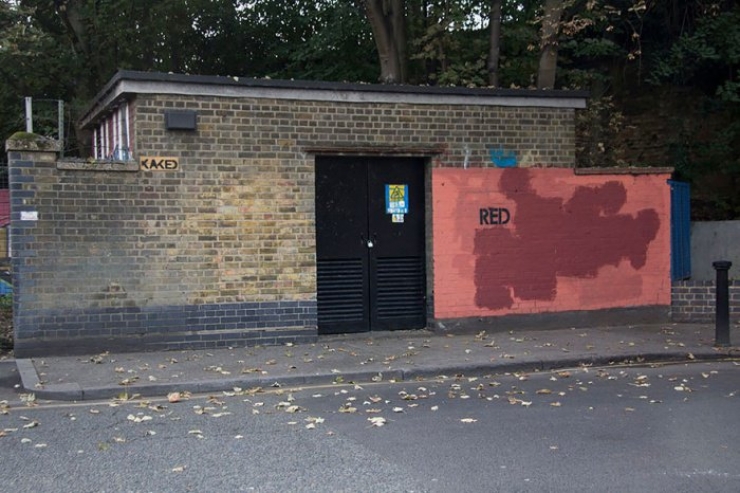 Illustration de l'article : For a year, a graffiti artist and a wall washer have been at war... Hilarious pictures!