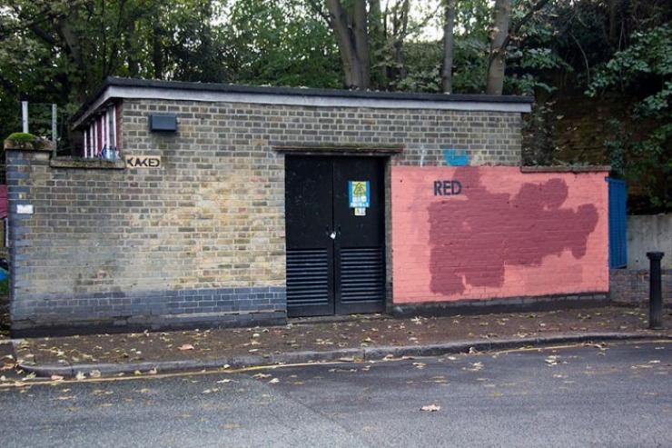 Illustration de l'article : For a year, a graffiti artist and a wall washer have been at war... Hilarious pictures!