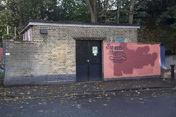 Illustration de l'article : For a year, a graffiti artist and a wall washer have been at war... Hilarious pictures!