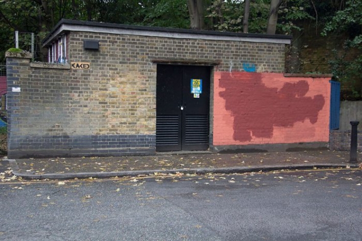 Illustration de l'article : For a year, a graffiti artist and a wall washer have been at war... Hilarious pictures!