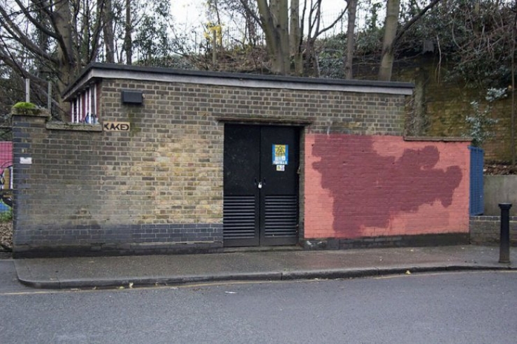 Illustration de l'article : For a year, a graffiti artist and a wall washer have been at war... Hilarious pictures!