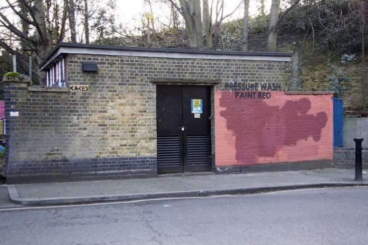 Illustration de l'article : For a year, a graffiti artist and a wall washer have been at war... Hilarious pictures!