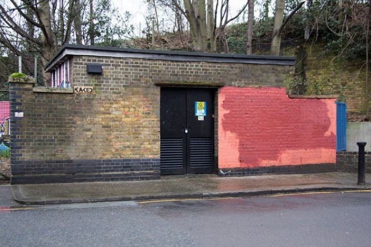 Illustration de l'article : For a year, a graffiti artist and a wall washer have been at war... Hilarious pictures!