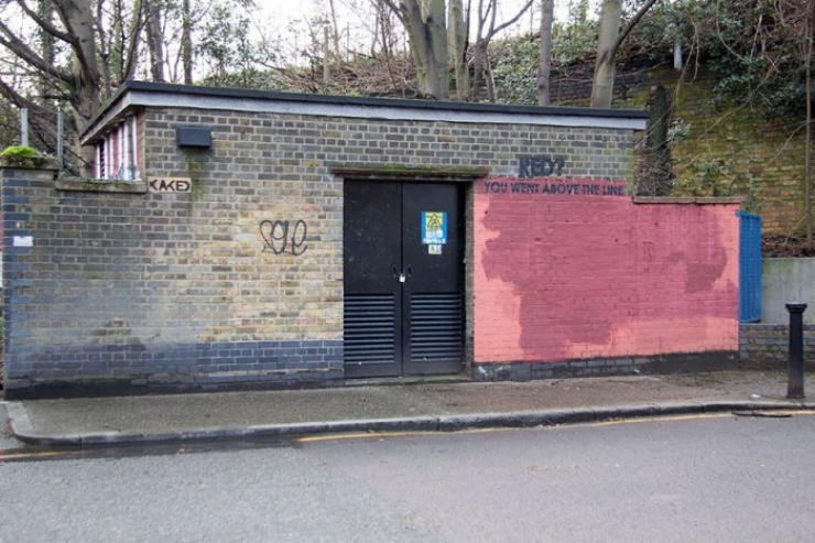 Illustration de l'article : For a year, a graffiti artist and a wall washer have been at war... Hilarious pictures!