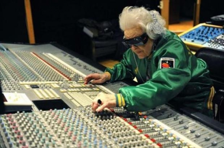 Illustration de l'article : There's no age limit for having fun, and there's proof with these 17 pictures of the elderly...