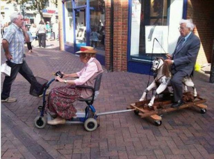 Illustration de l'article : There's no age limit for having fun, and there's proof with these 17 pictures of the elderly...