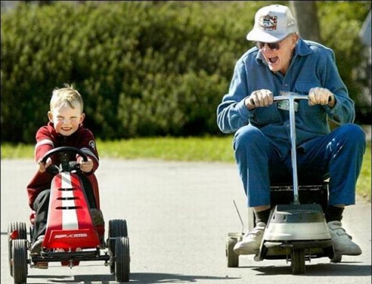Illustration de l'article : There's no age limit for having fun, and there's proof with these 17 pictures of the elderly...